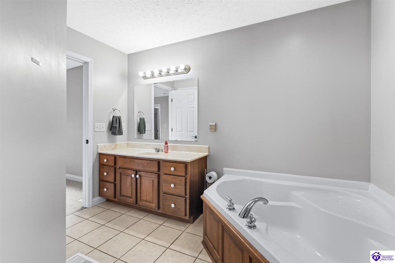 Listing Picture 305 Woebegona Way Hodgenville, KY 42748 MLS HK25000443