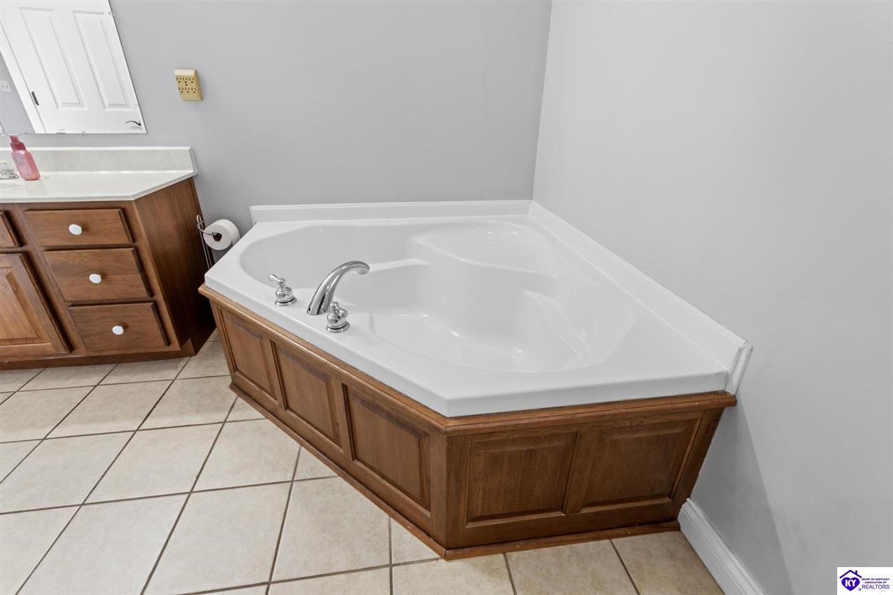 Listing Picture 305 Woebegona Way Hodgenville, KY 42748 MLS HK25000443