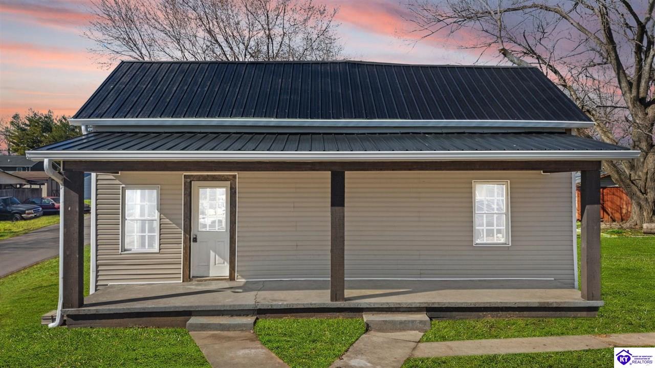 208 S 3rd StreetCave City, KY 42127