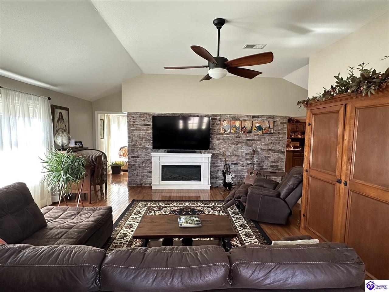 Listing Picture 201 Shreve Drive Campbellsville, KY 42718 MLS HK25000705