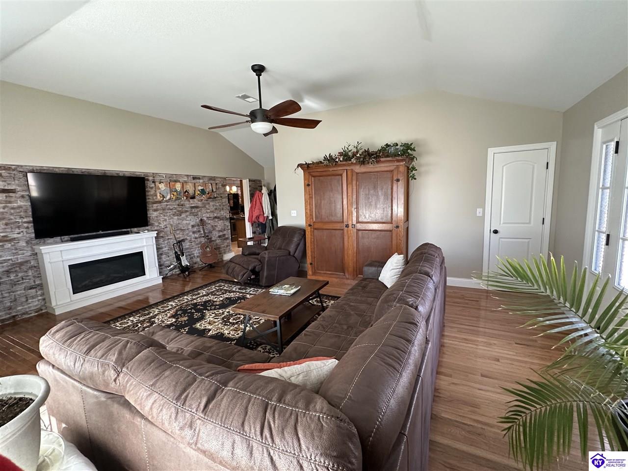 Listing Picture 201 Shreve Drive Campbellsville, KY 42718 MLS HK25000705