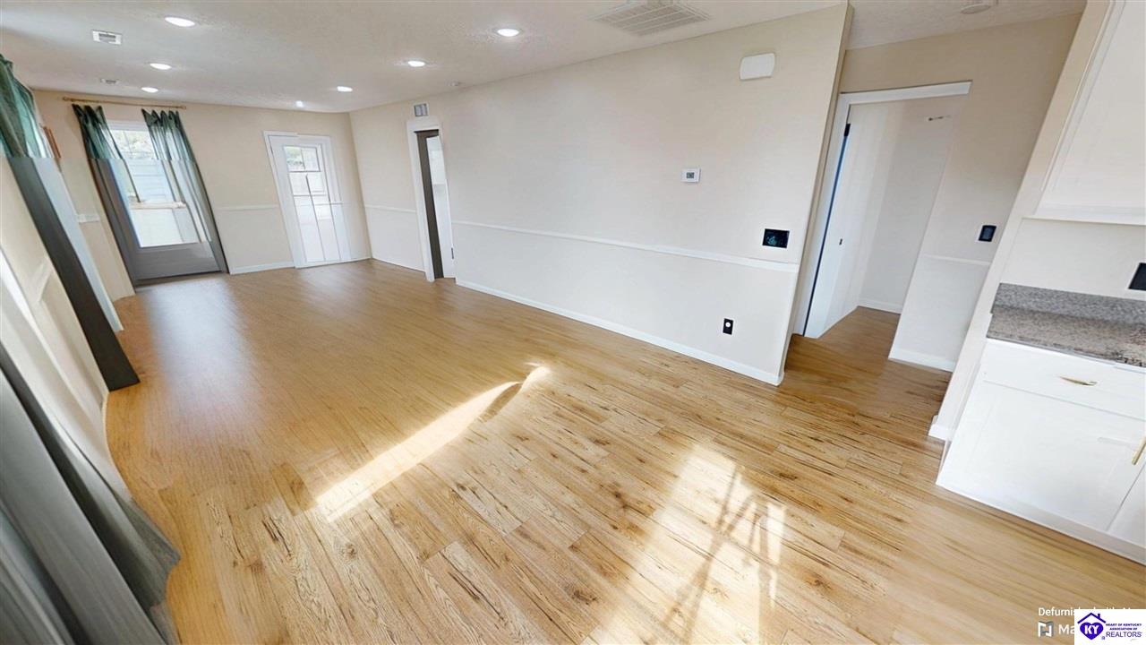 Listing Picture 2030 Hodgenville Road Elizabethtown, KY 42701 MLS HK25000925