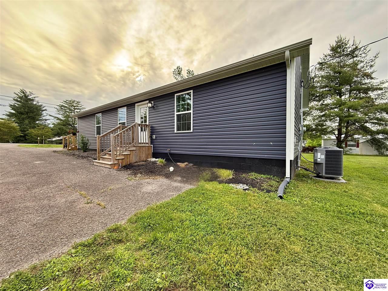 Listing Picture 2030 Hodgenville Road Elizabethtown, KY 42701 MLS HK25000925