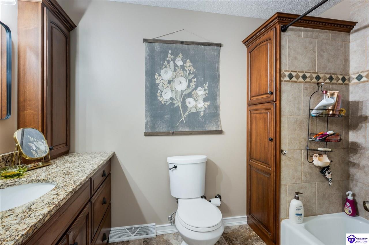 Listing Picture 71 Autumn Way Elizabethtown, KY 42701 MLS HK25000987