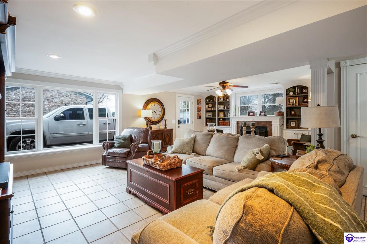 Listing Picture 71 Autumn Way Elizabethtown, KY 42701 MLS HK25000987