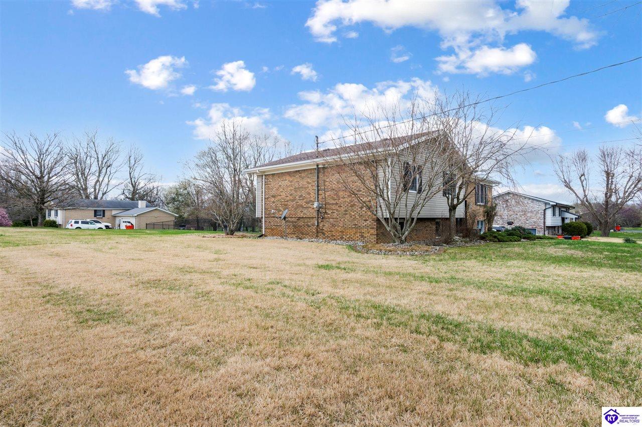 Listing Picture 71 Autumn Way Elizabethtown, KY 42701 MLS HK25000987