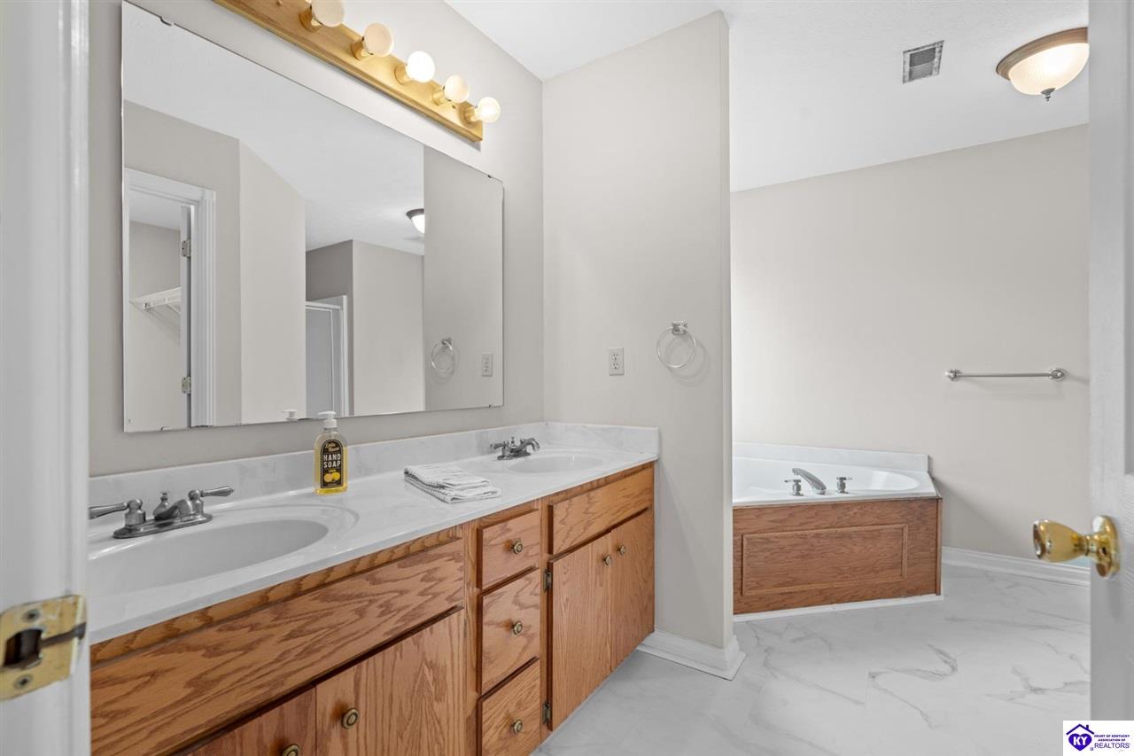 Listing Picture 100 A Almondwood Circle Elizabethtown, KY 42701 MLS HK25001089