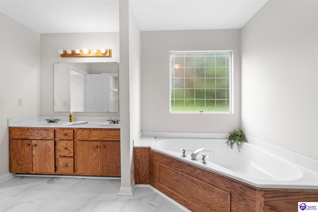 Listing Picture 100 A Almondwood Circle Elizabethtown, KY 42701 MLS HK25001089