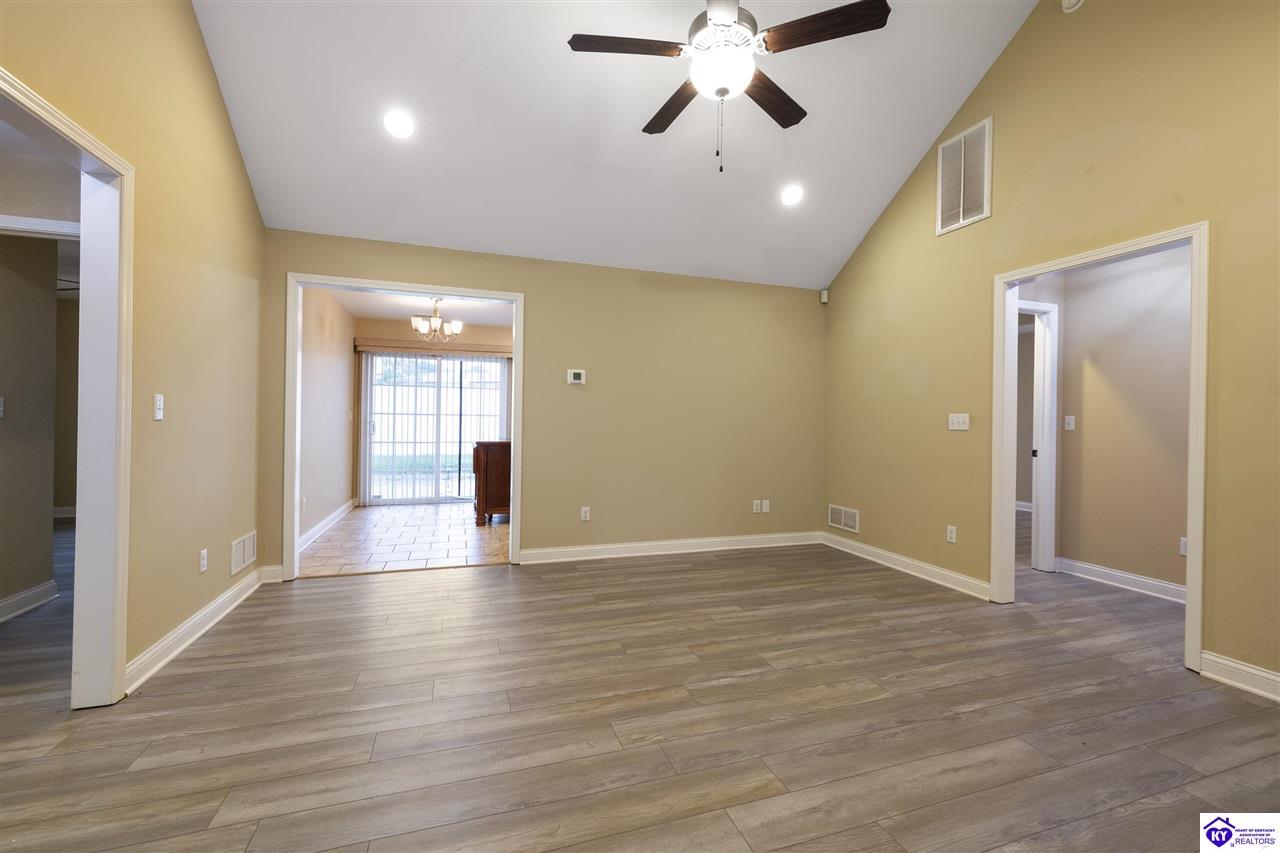 Listing Picture 113 A Little Oak Court Elizabethtown, KY 42701 MLS HK25001243