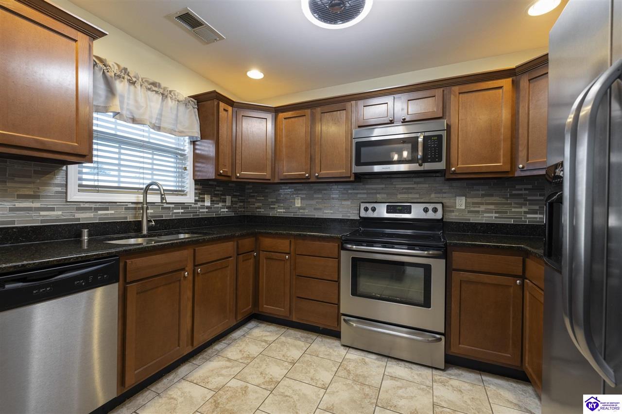 Listing Picture 113 A Little Oak Court Elizabethtown, KY 42701 MLS HK25001243