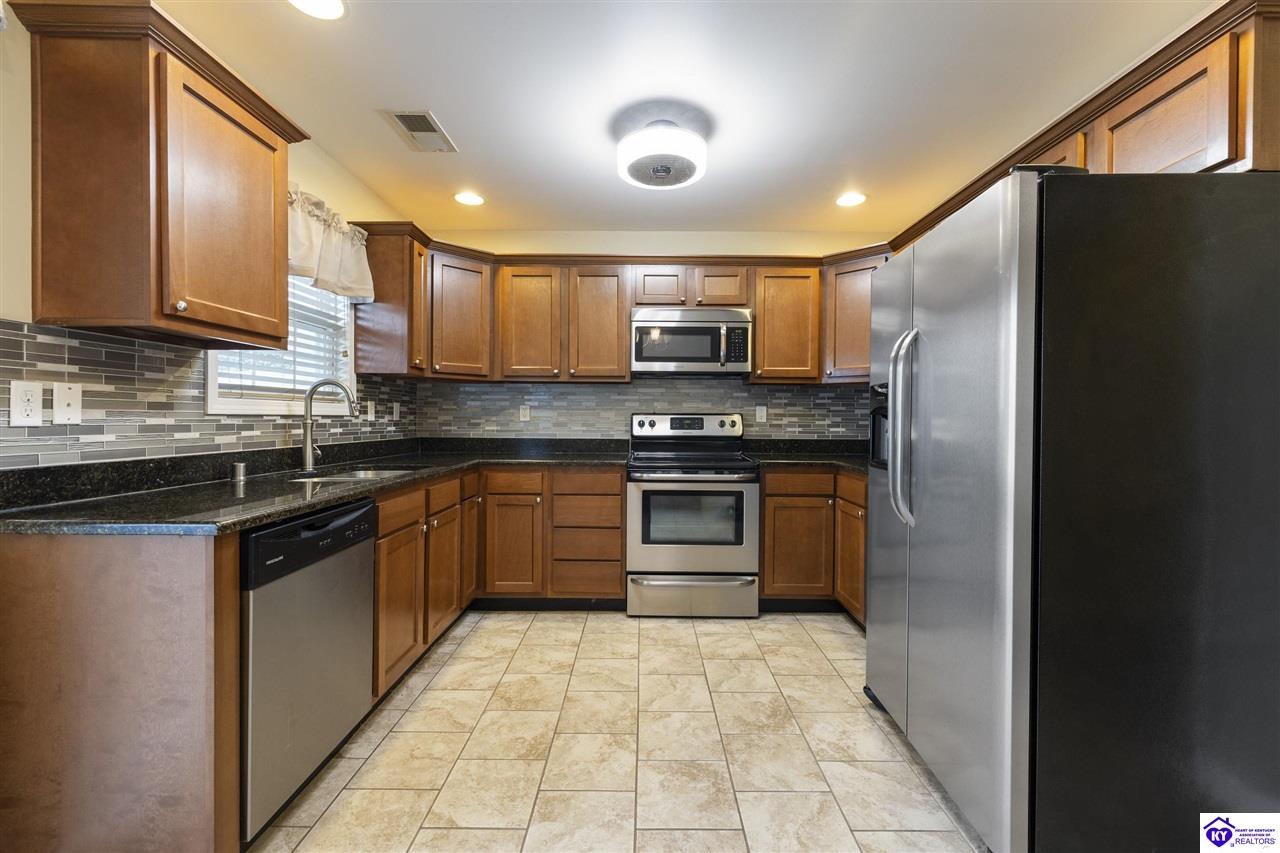 Listing Picture 113 A Little Oak Court Elizabethtown, KY 42701 MLS HK25001243