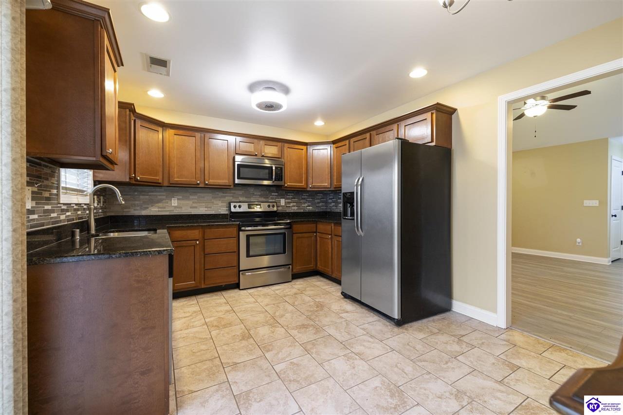 Listing Picture 113 A Little Oak Court Elizabethtown, KY 42701 MLS HK25001243