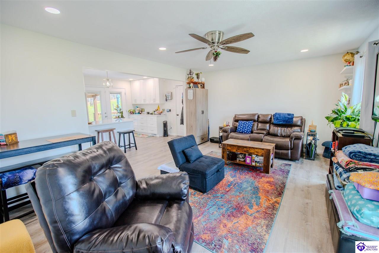 Listing Picture 6600 Valley Creek Road Elizabethtown, KY 42701 MLS HK25001268