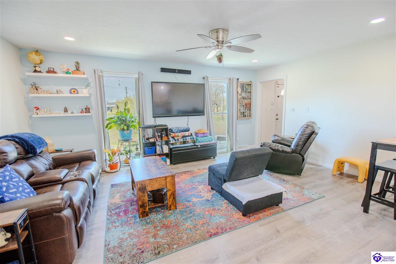 Listing Picture 6600 Valley Creek Road Elizabethtown, KY 42701 MLS HK25001268