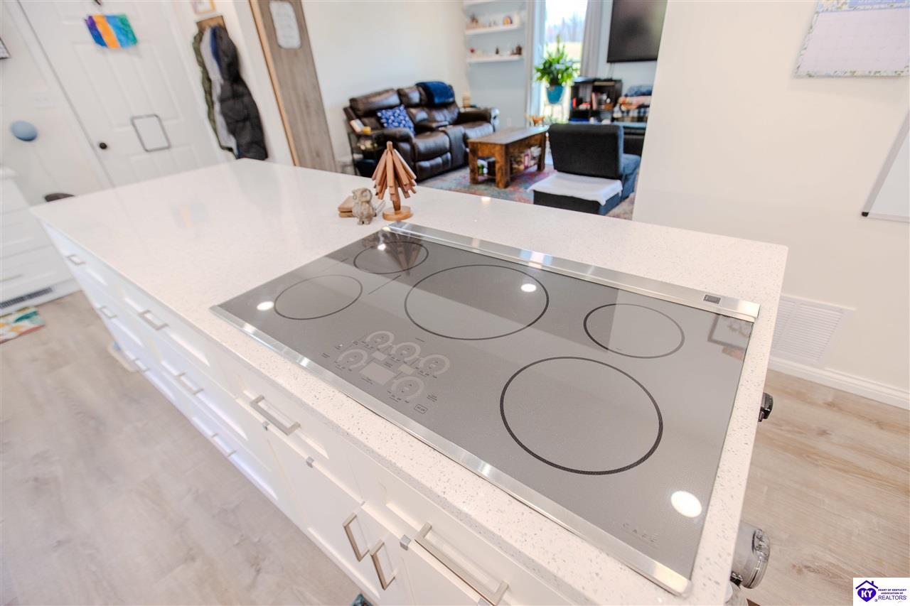 Listing Picture 6600 Valley Creek Road Elizabethtown, KY 42701 MLS HK25001268