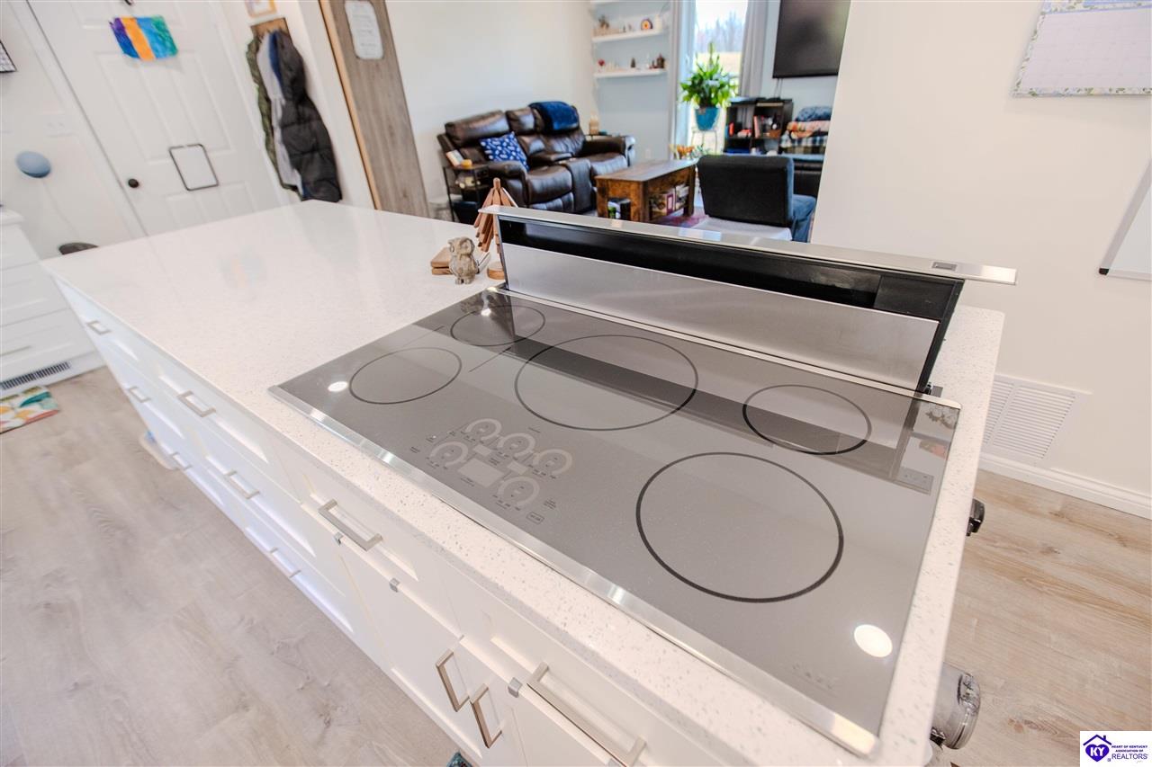 Listing Picture 6600 Valley Creek Road Elizabethtown, KY 42701 MLS HK25001268