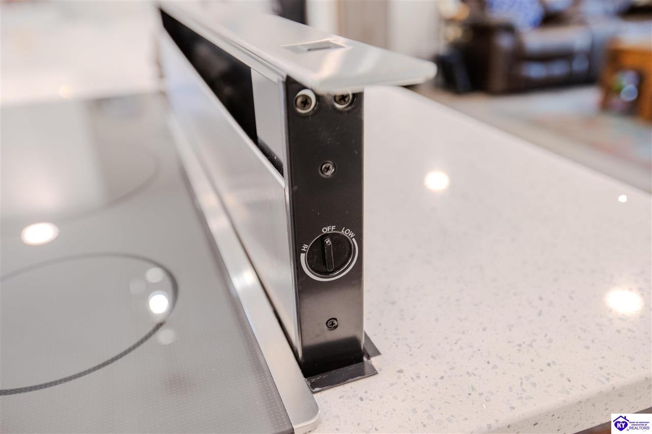 Listing Picture 6600 Valley Creek Road Elizabethtown, KY 42701 MLS HK25001268