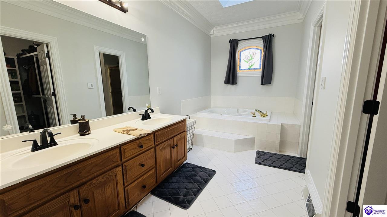 Listing Picture 4070 New Columbia Road Campbellsville, KY 42718 MLS HK25001345