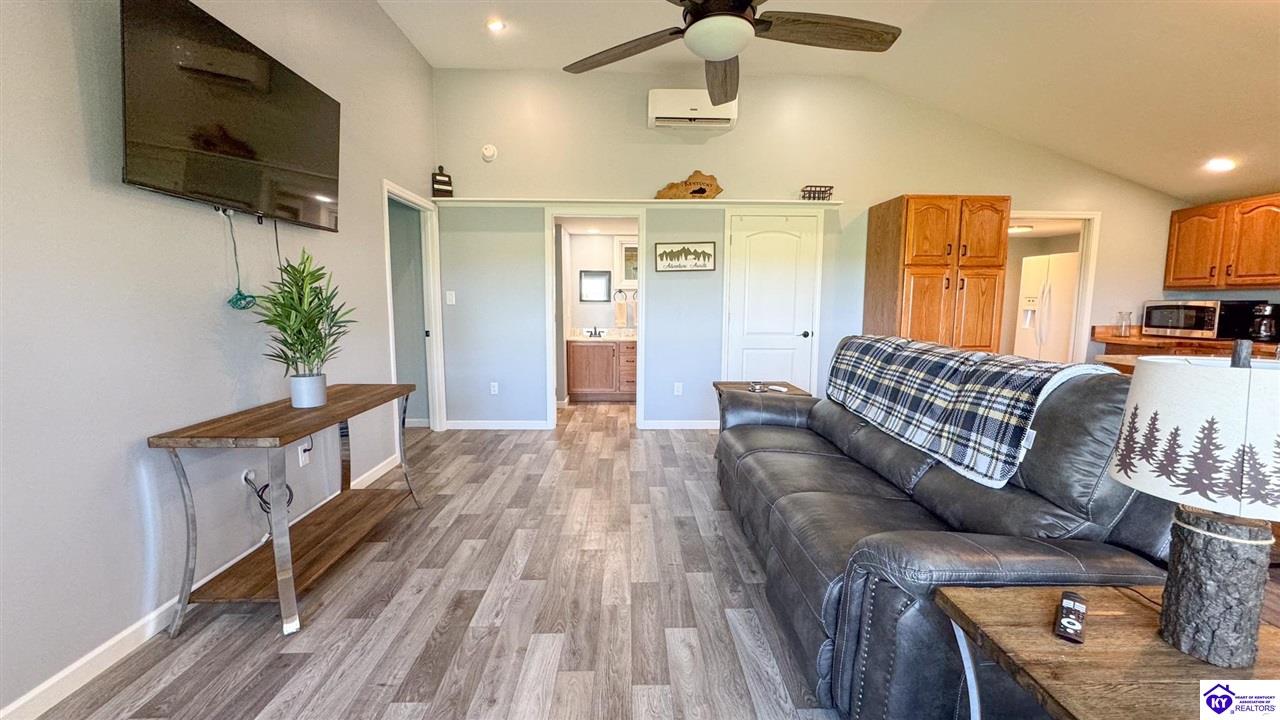 Listing Picture 4070 New Columbia Road Campbellsville, KY 42718 MLS HK25001345