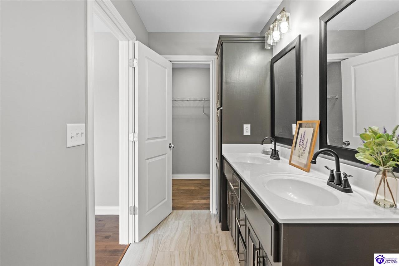 Listing Picture 303 Rolling Meadows Lane Bardstown, KY 40004 MLS HK25001349