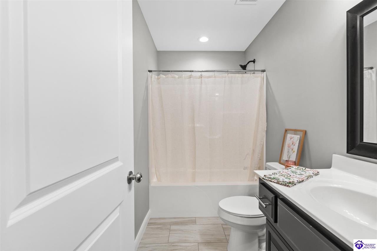 Listing Picture 303 Rolling Meadows Lane Bardstown, KY 40004 MLS HK25001349