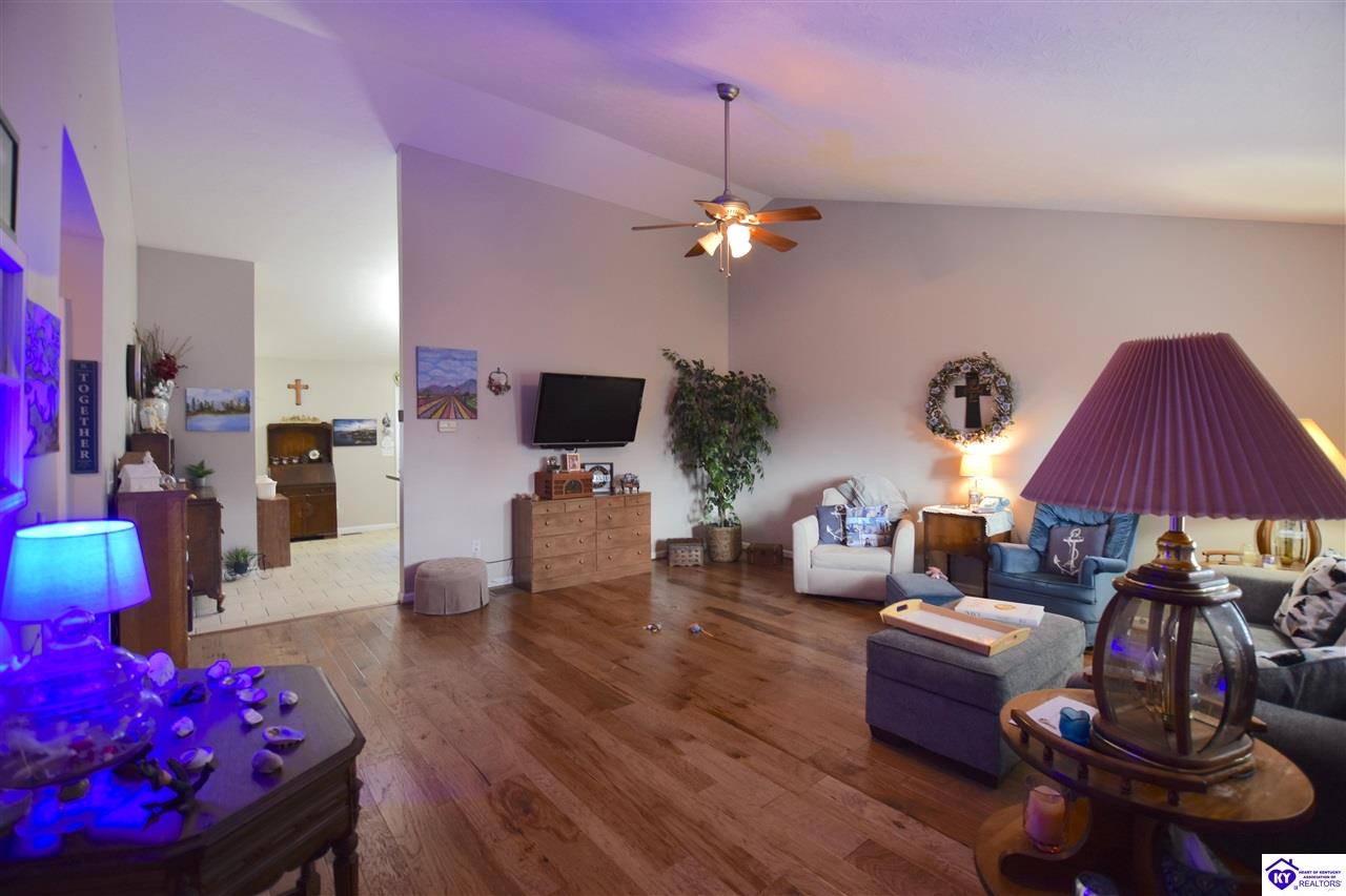 101 Holiday Court Elizabethtown, KY 42701 #1