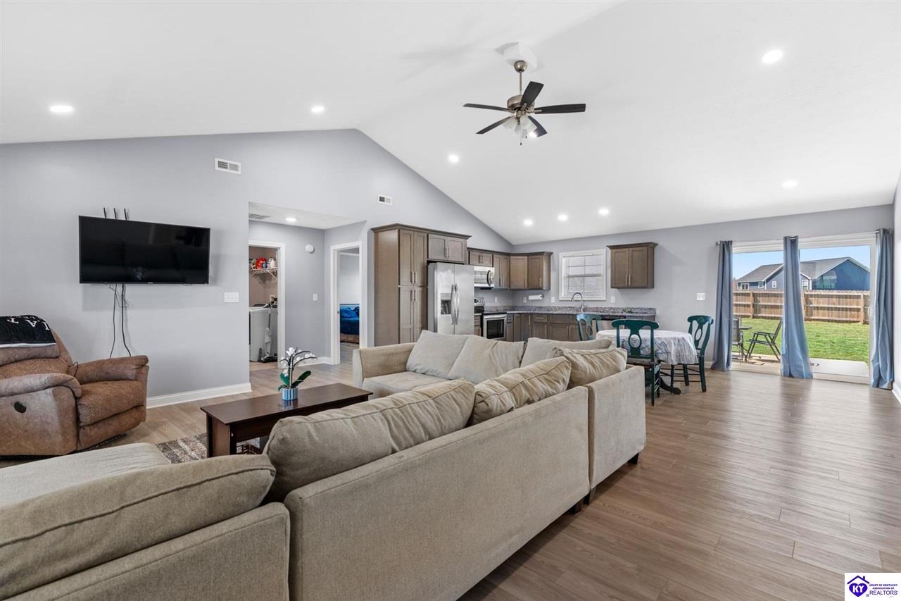 Listing Picture 416 Turnberry Court Vine Grove, KY 40175 MLS HK25001380