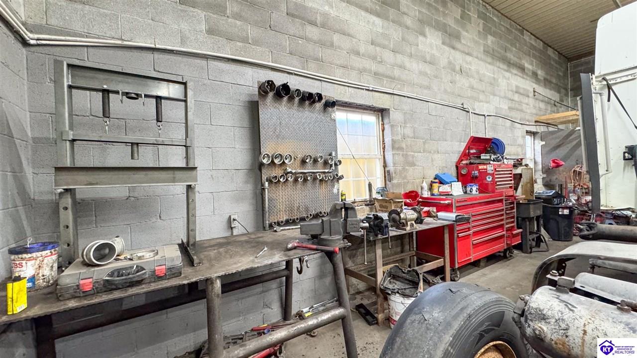 801 Columbia Highway Greensburg, KY 42743 #2