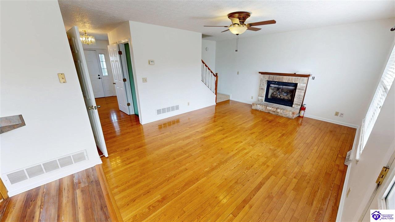 Listing Picture 401 Turnberry Way Elizabethtown, KY 42701 MLS HK25001416