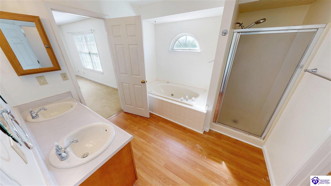 Listing Picture 401 Turnberry Way Elizabethtown, KY 42701 MLS HK25001416