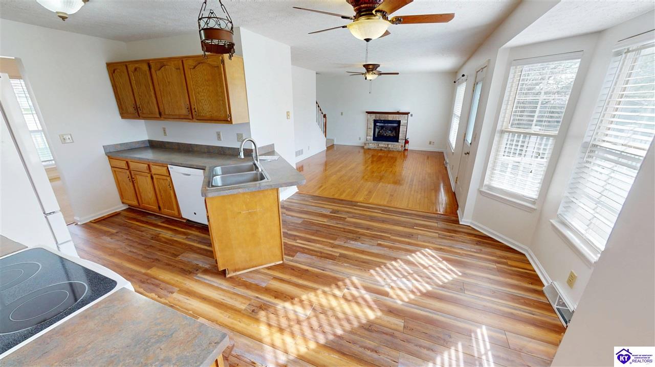 Listing Picture 401 Turnberry Way Elizabethtown, KY 42701 MLS HK25001416