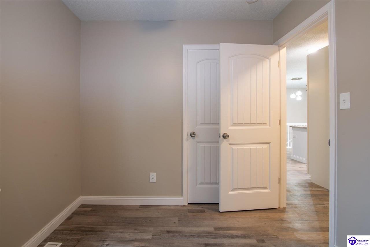 Listing Picture 115 Hickory Hill Drive Elizabethtown, KY 42701 MLS HK25001418