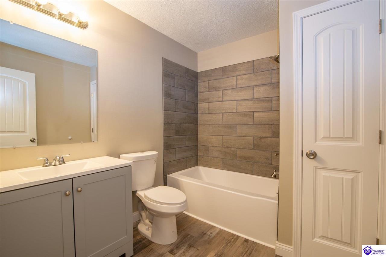 Listing Picture 115 Hickory Hill Drive Elizabethtown, KY 42701 MLS HK25001418