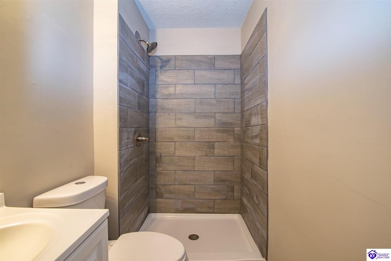 Listing Picture 115 Hickory Hill Drive Elizabethtown, KY 42701 MLS HK25001418