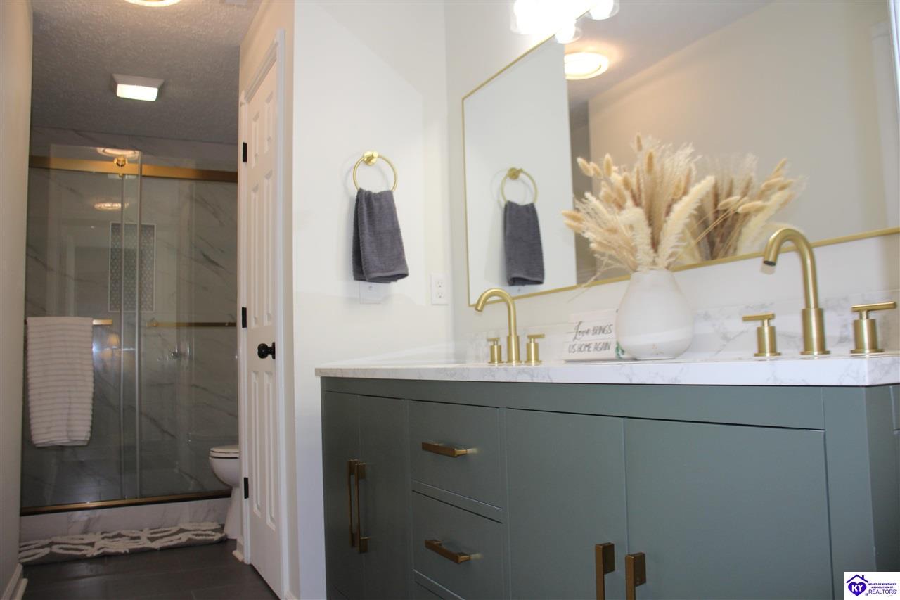 Listing Picture 5185 Shepherdsville Road Elizabethtown, KY 42701 MLS HK25001421