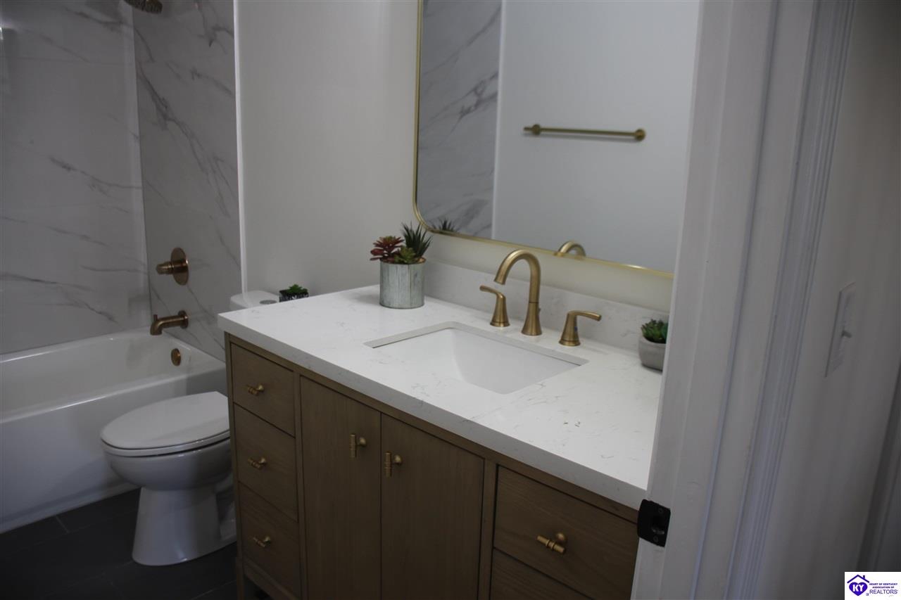 Listing Picture 5185 Shepherdsville Road Elizabethtown, KY 42701 MLS HK25001421