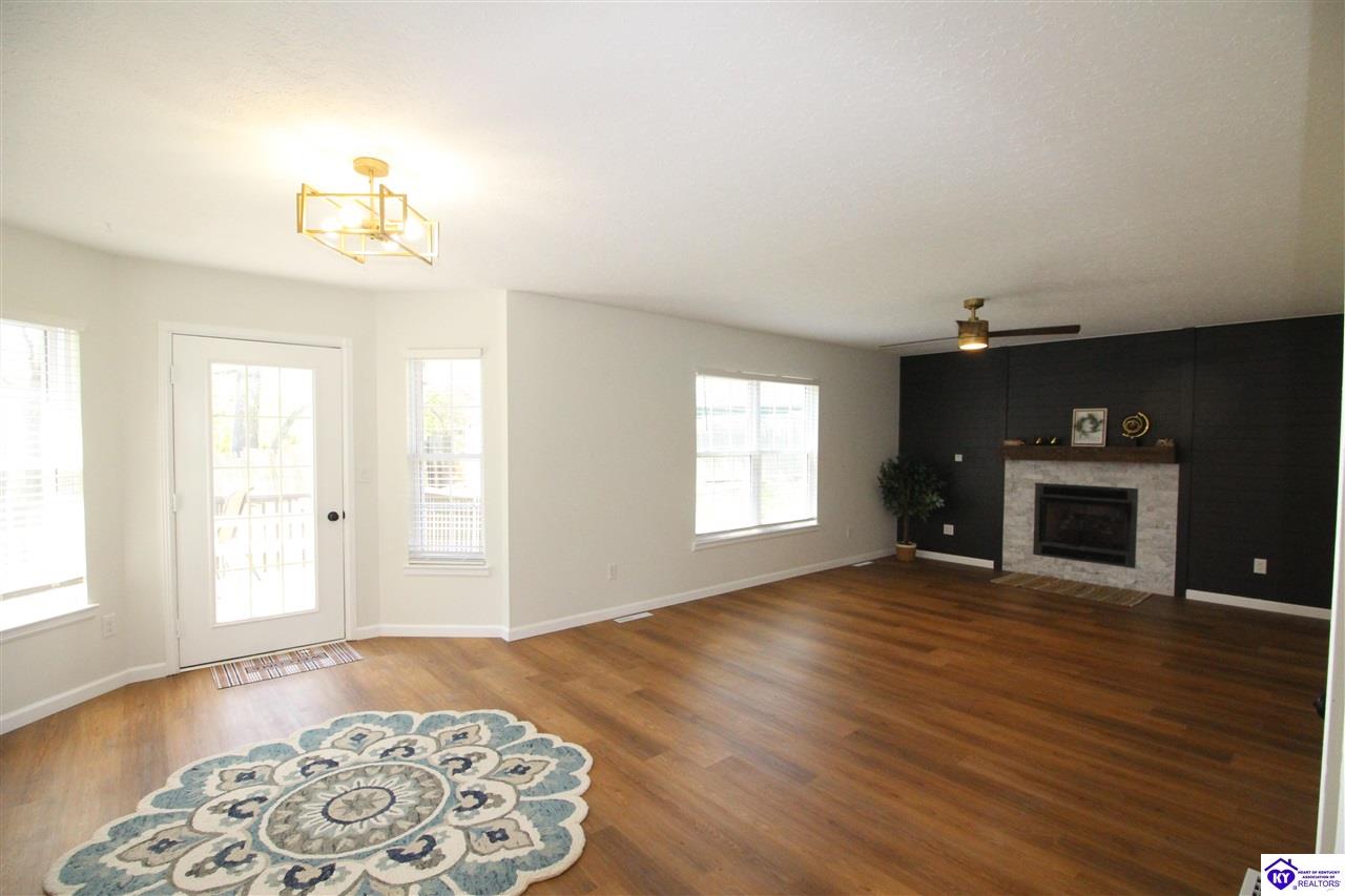 Listing Picture 5185 Shepherdsville Road Elizabethtown, KY 42701 MLS HK25001421