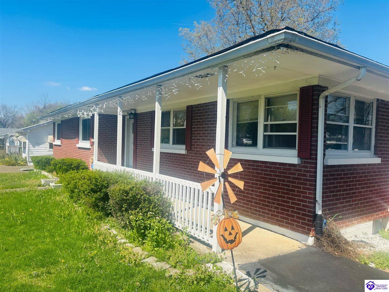 566 Brookwood DriveRadcliff, KY 40160
