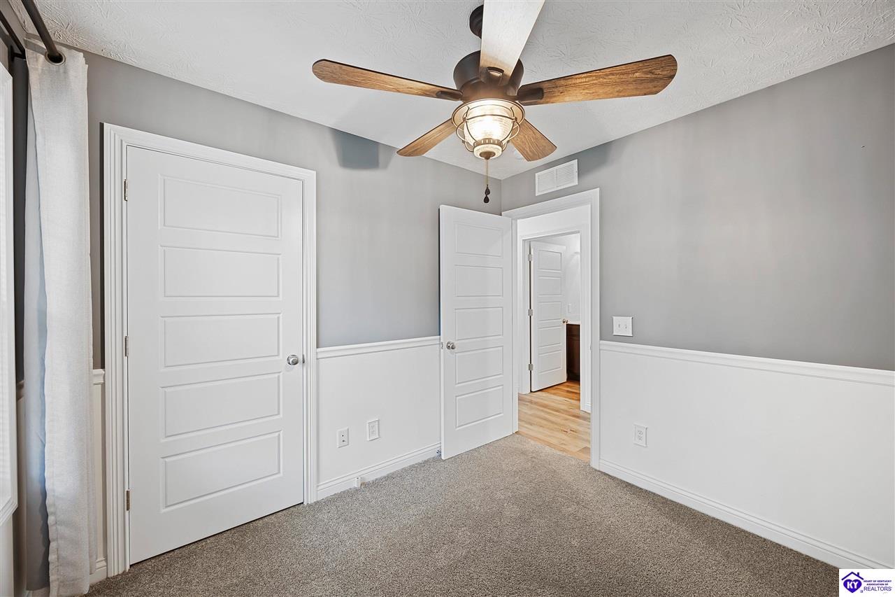 Listing Picture 102 W Warfield Street Elizabethtown, KY 42701 MLS HK25001471