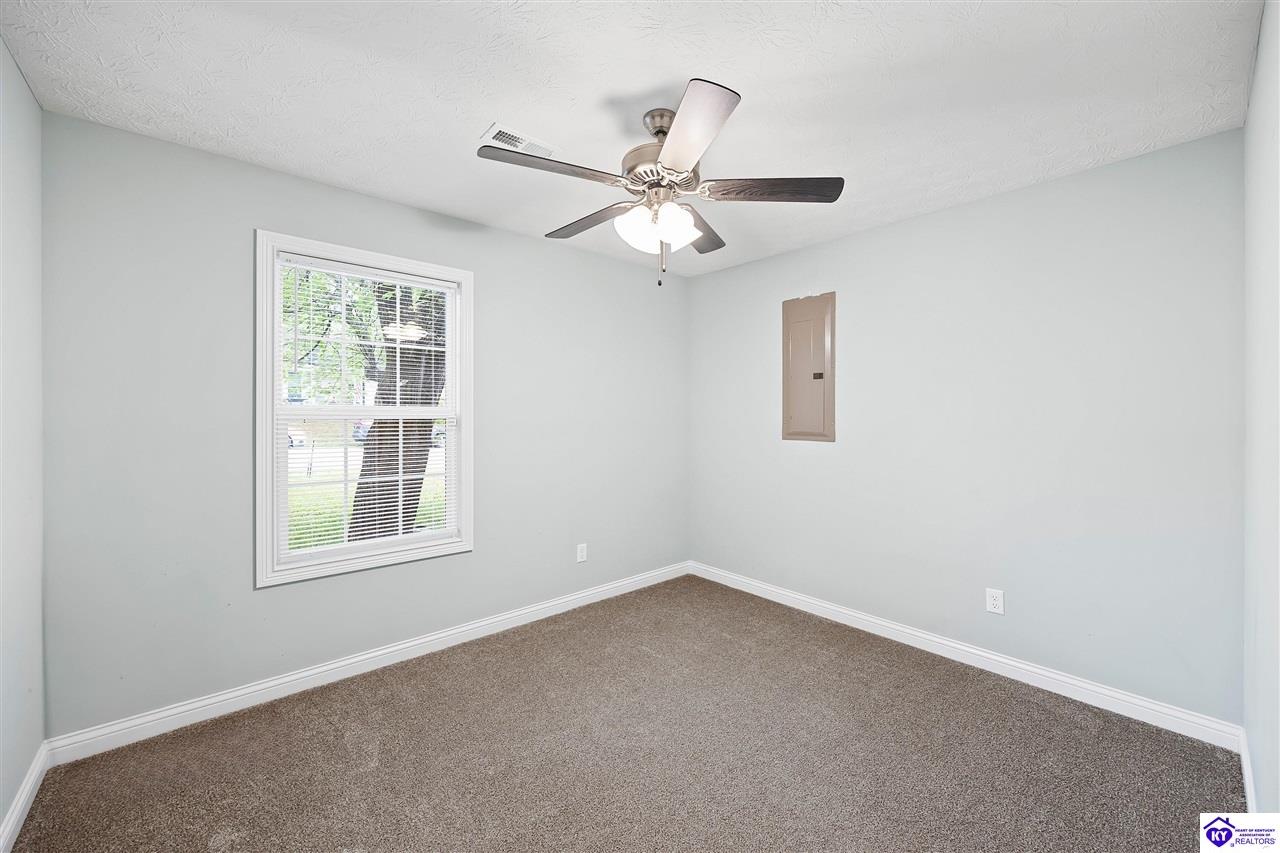 Listing Picture 102 W Warfield Street Elizabethtown, KY 42701 MLS HK25001471