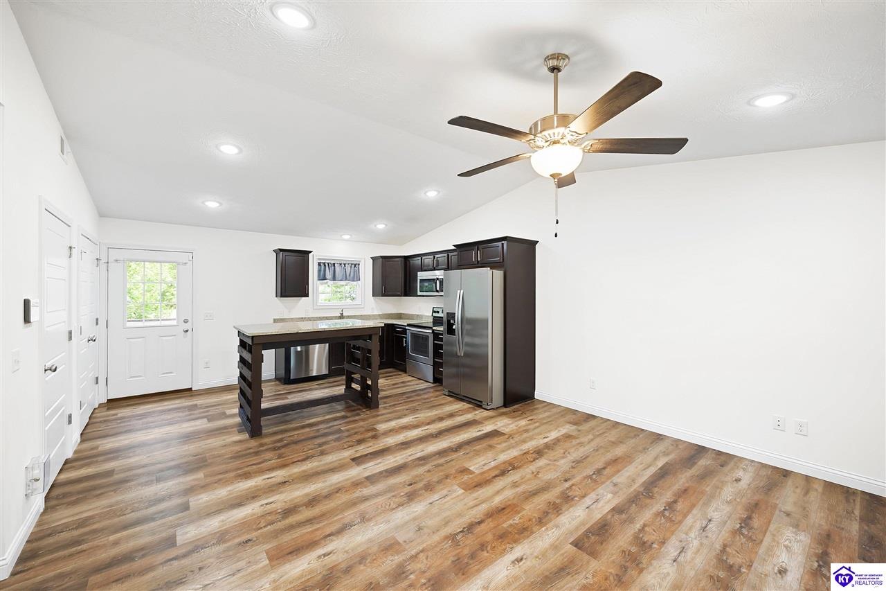 Listing Picture 102 W Warfield Street Elizabethtown, KY 42701 MLS HK25001471