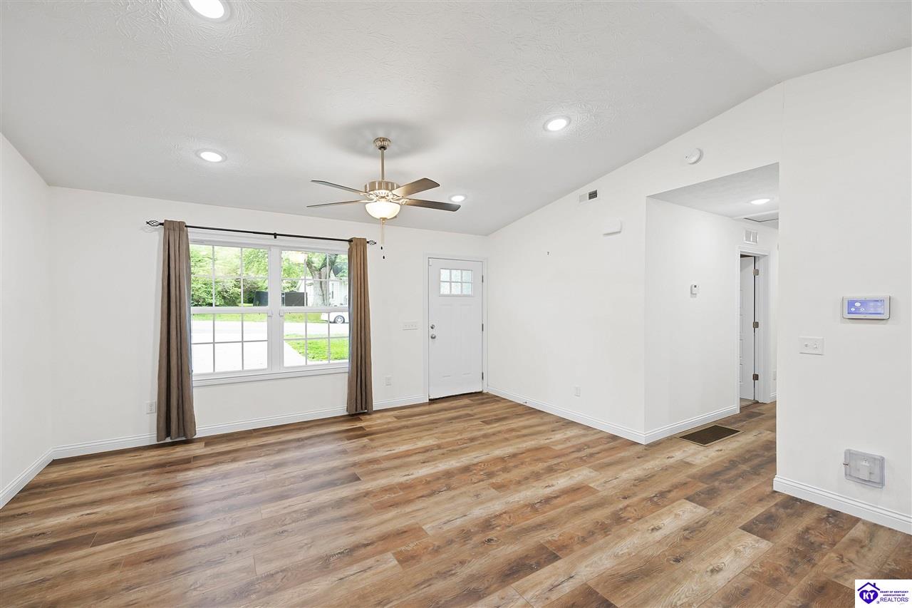 Listing Picture 102 W Warfield Street Elizabethtown, KY 42701 MLS HK25001471