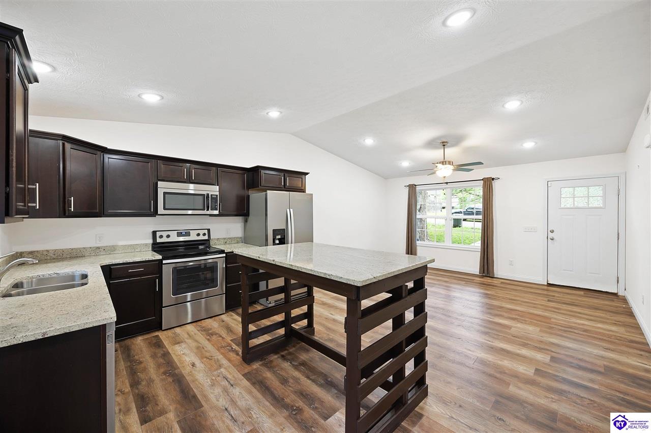 Listing Picture 102 W Warfield Street Elizabethtown, KY 42701 MLS HK25001471