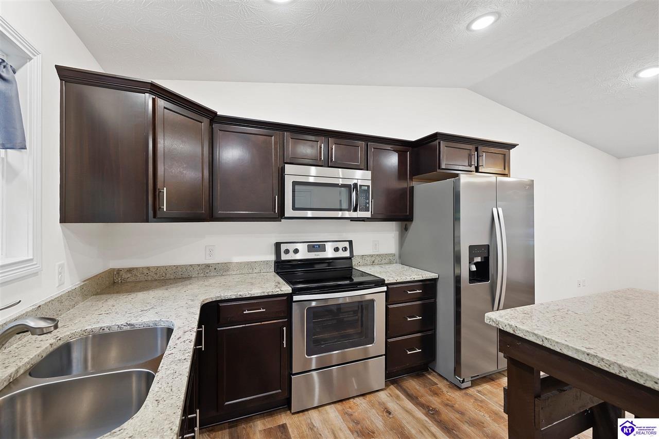 Listing Picture 102 W Warfield Street Elizabethtown, KY 42701 MLS HK25001471