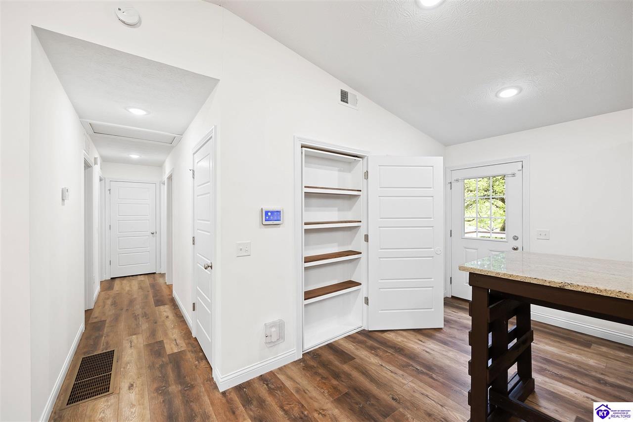 Listing Picture 102 W Warfield Street Elizabethtown, KY 42701 MLS HK25001471