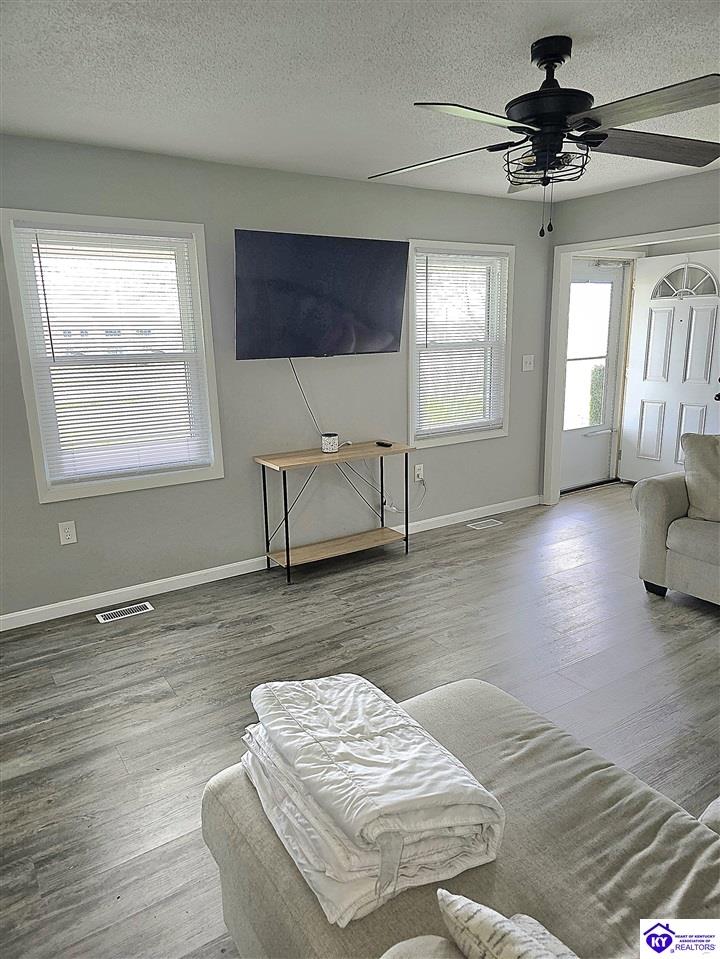 928 E Main Street Cecilia, KY 42724 #3