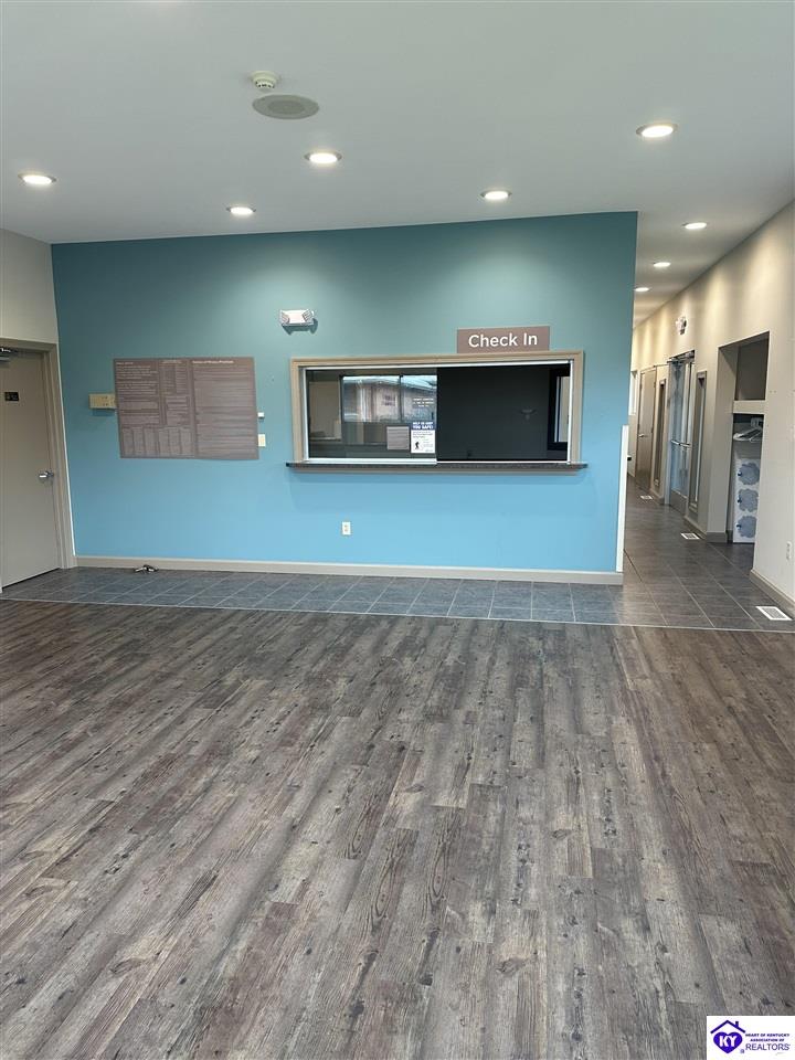 Listing Picture 584 Westport Road Elizabethtown, KY 42701 MLS HK25001544