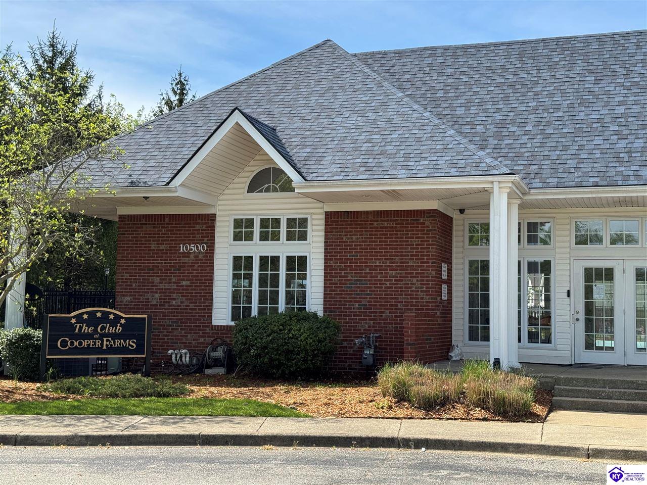 Listing Picture 10405 Leven Boulevard Louisville, KY 40229 MLS HK25001547