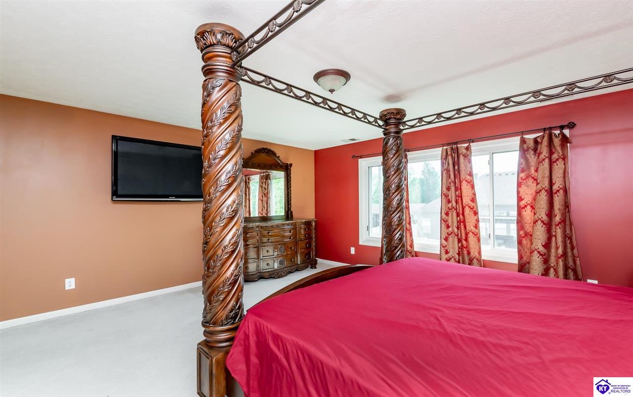 Listing Picture 10405 Leven Boulevard Louisville, KY 40229 MLS HK25001547