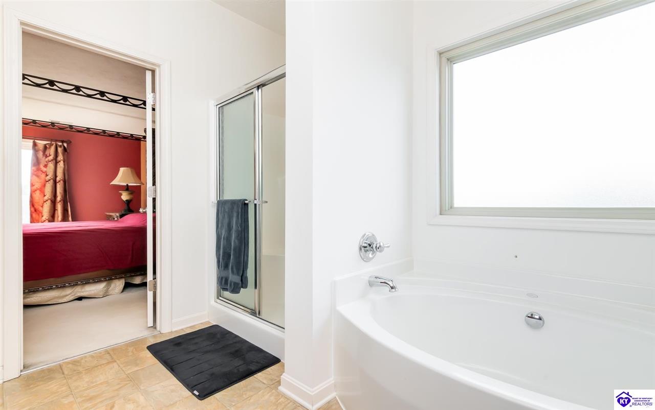 Listing Picture 10405 Leven Boulevard Louisville, KY 40229 MLS HK25001547